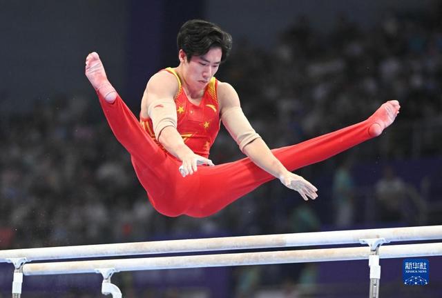 中国体操队士气高涨，夺得团体冠军