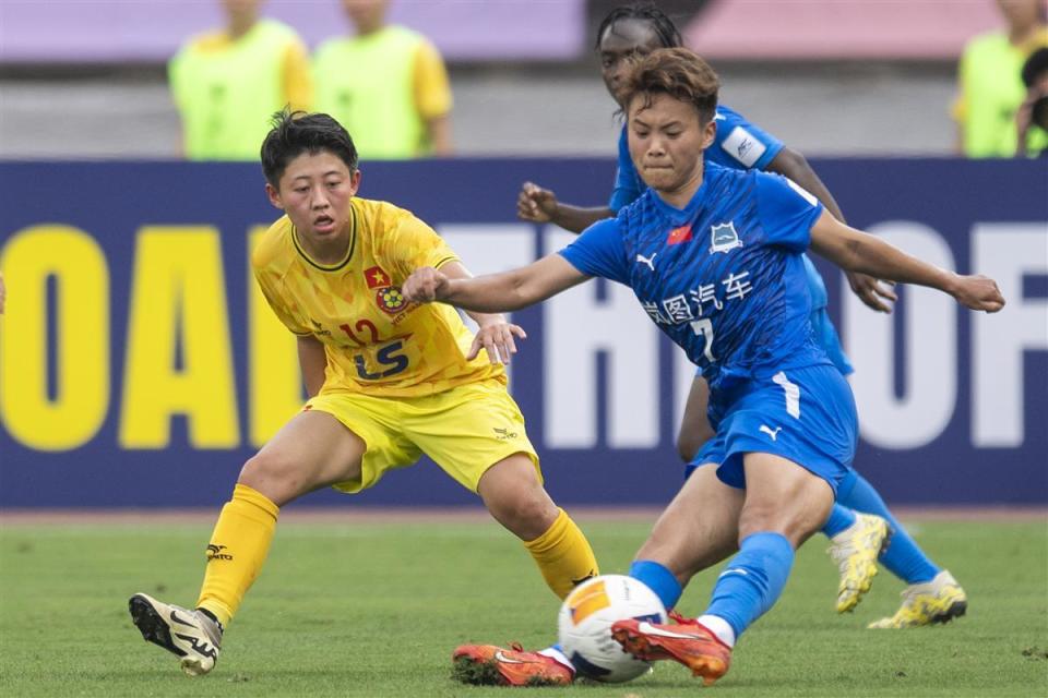 关于中国足球冠军：女足球队夺魁国际足球赛事一触即发的信息