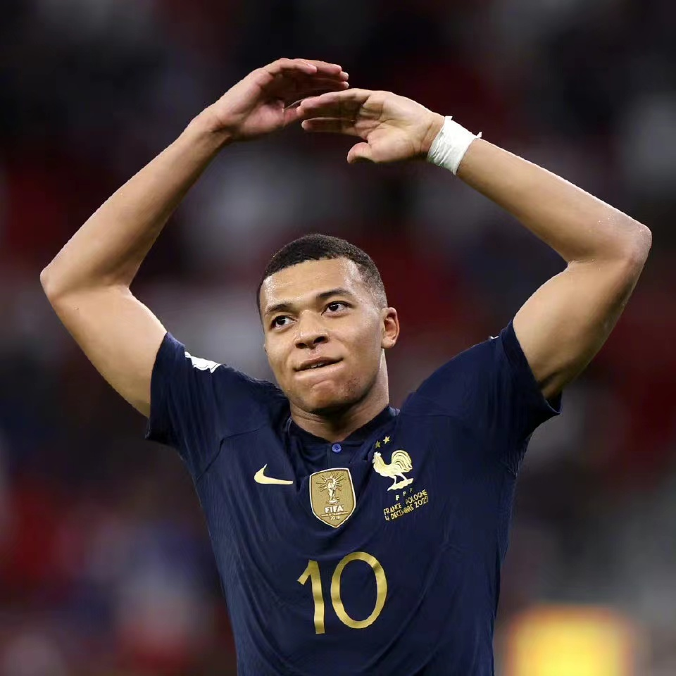 哥伦比亚锋线球员获赠世界杯金靴奖