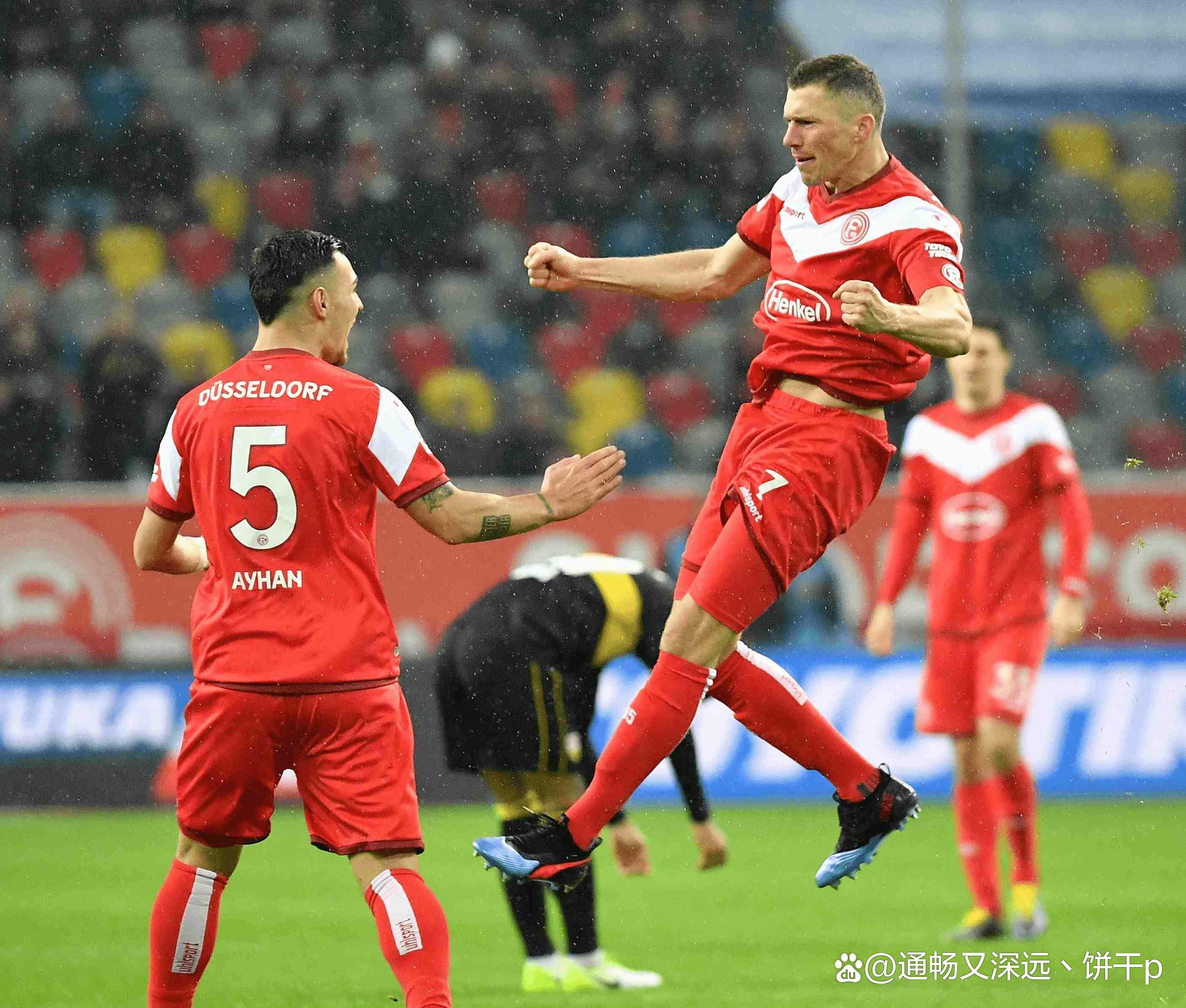 包含里昂力争客场取胜，冲击法甲榜首的词条