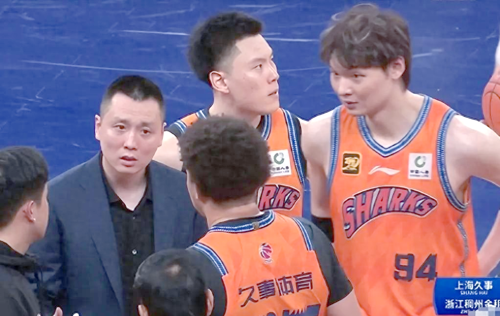 上海男篮客场取胜，积极备战接下来的比赛