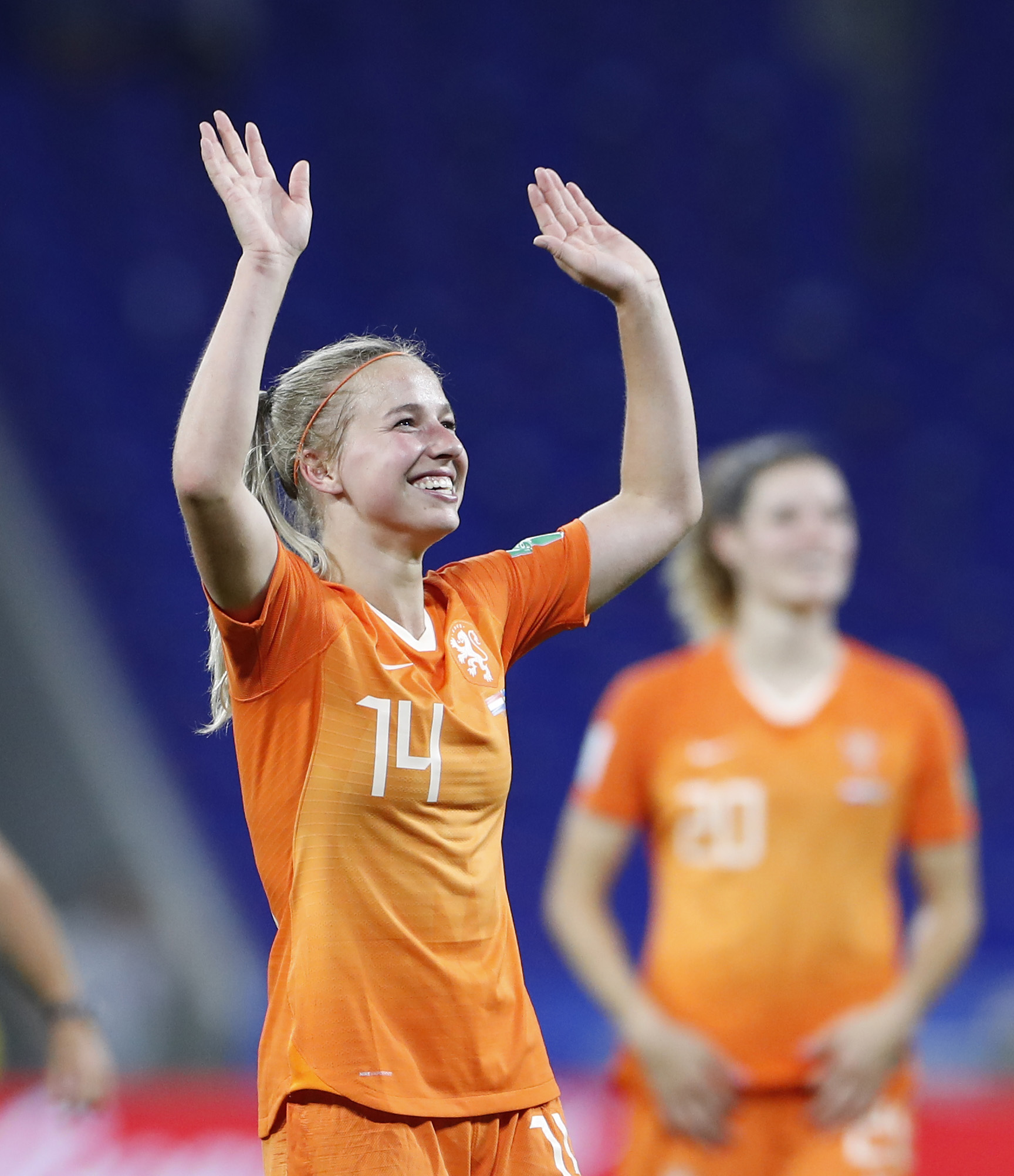 包含瑞典女子足球队再添一胜，晋级半决赛的词条