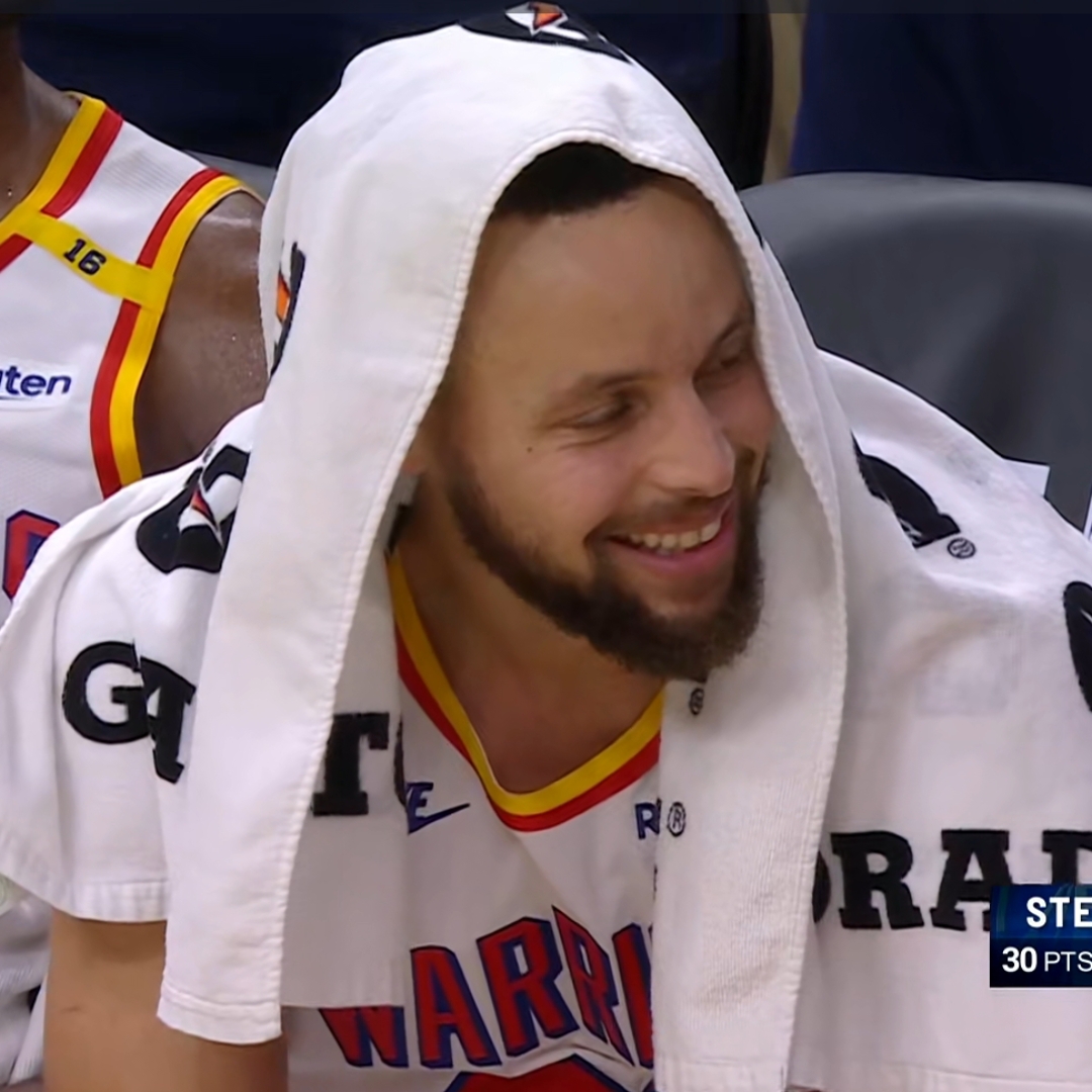 勇士队主场大胜，球迷欢呼雀跃的简单介绍