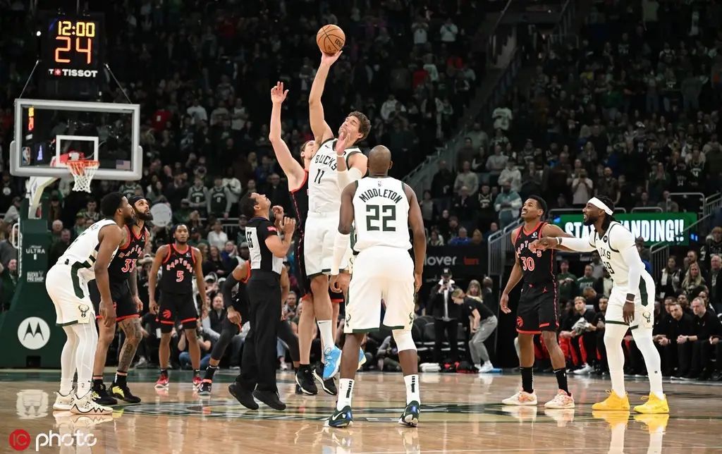 猛龙击败雄鹿登上榜首 猛龙击败雄鹿登上榜首