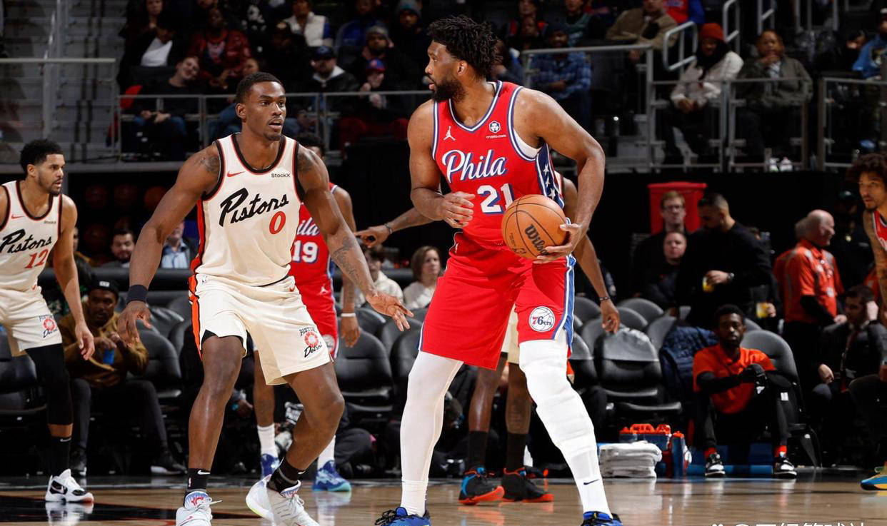 76人不敌尼克斯,恩比德表现疲态 76人不敌尼克斯,恩比德表现疲态