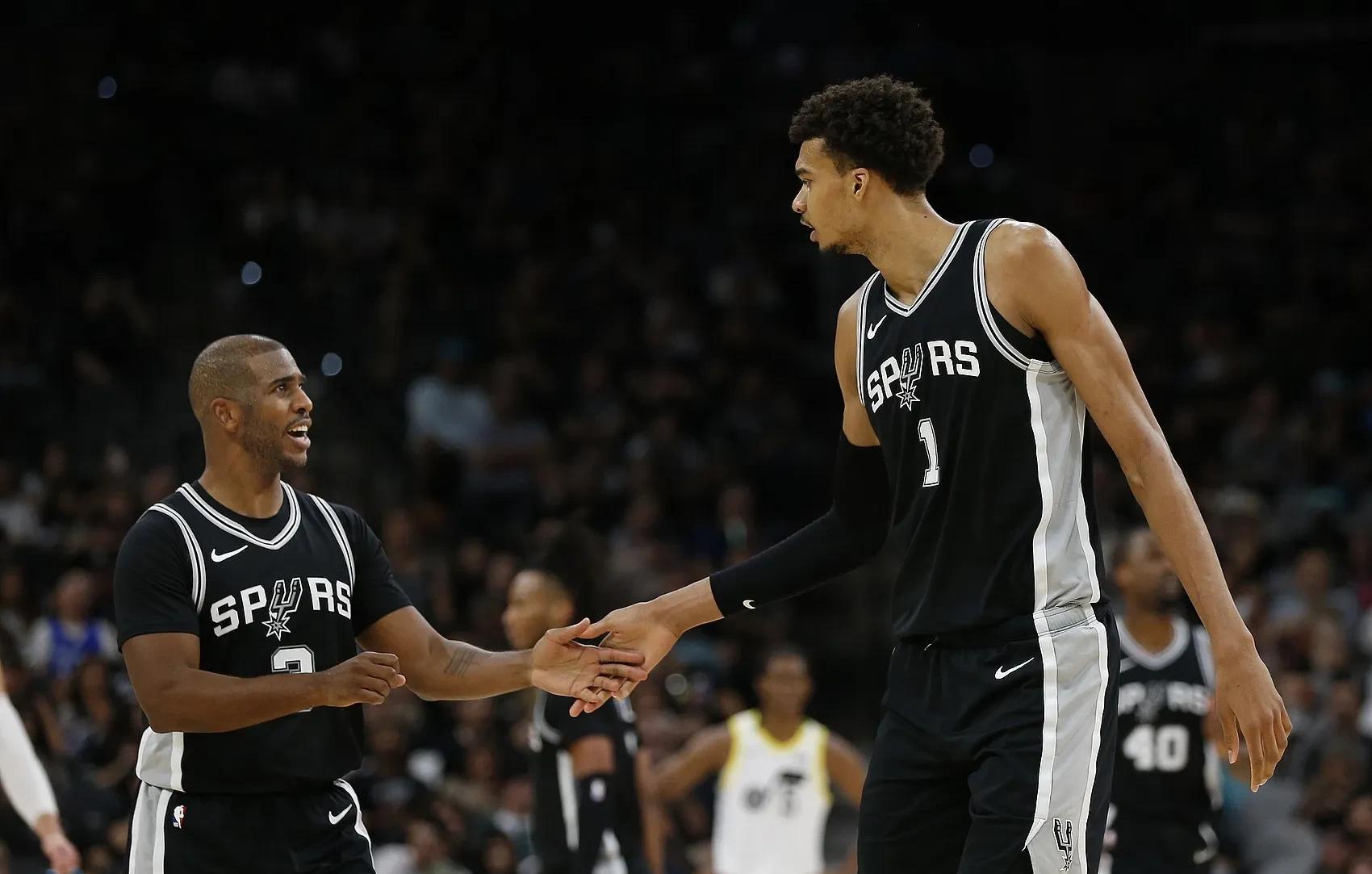 爵士主场轻取马刺，戈贝尔砍下两双的简单介绍